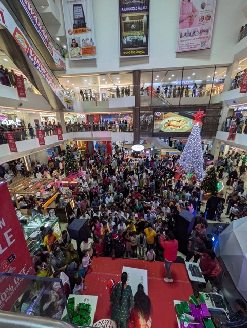 MGb Christmas 2025-2 Medium